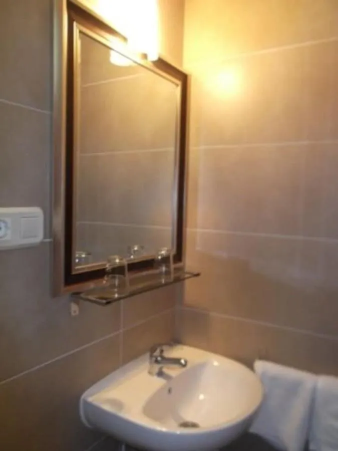 Hostal Albergue Residencia Sant Jordi Llançà España